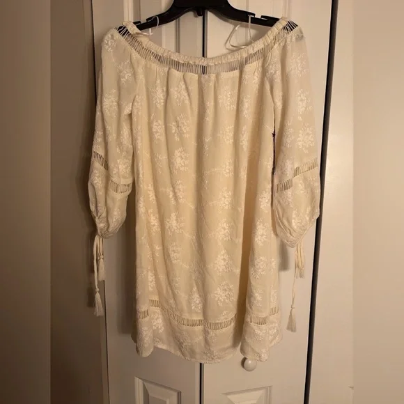 NWT ASTR The Label Ivory Embroidered Boho Dress – XS - Picture 2 of 6